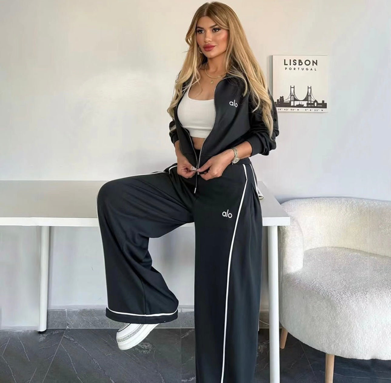 ALO Matching Zip-Up Set – Effortless Luxe Athleisure